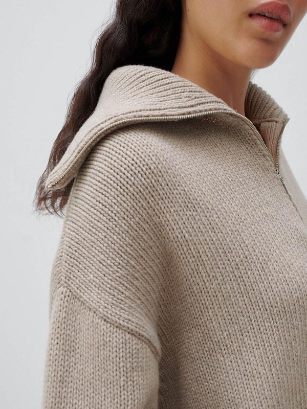 ABOUT YOU x Marie von Behrens ABOUT YOU x Marie von Behrens Pullover 'Valentina' (GRS) in Kitt Speichern exportieren