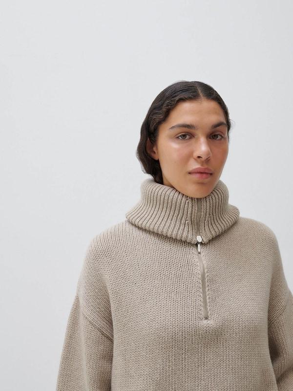 ABOUT YOU x Marie von Behrens ABOUT YOU x Marie von Behrens Pullover 'Valentina' (GRS) in Kitt Speichern exportieren