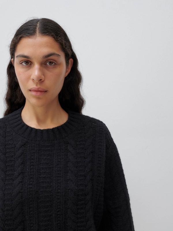 ABOUT YOU x Marie von Behrens ABOUT YOU x Marie von Behrens Pullover 'Agathe' in Schwarz Auslauf