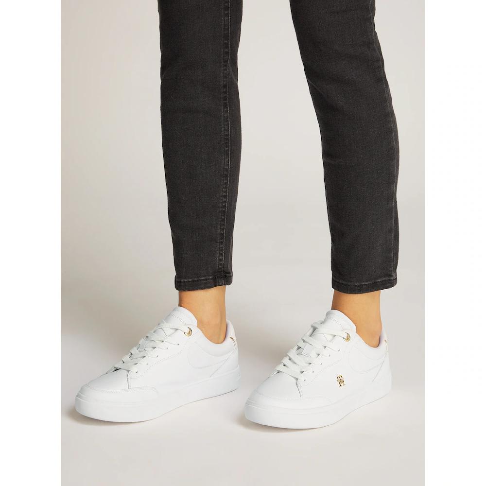 Tommy Hilfiger Plateausneaker »ESSENTIAL CHIC COURT SNEAKER« Freizeitschuh Schnürschuh Halbschuh mit TH-Schmuckelement online kaufen Exklusivangebot