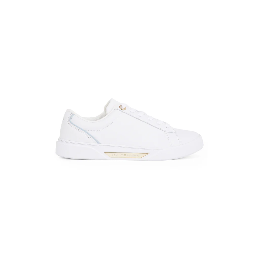 Tommy Hilfiger Plateausneaker »CHIC COURT SNEAKER« Freizeitschuh Halbschuh Schnürschuh goldfarbenes Schmuckelement ▷ für Super Sparpreis